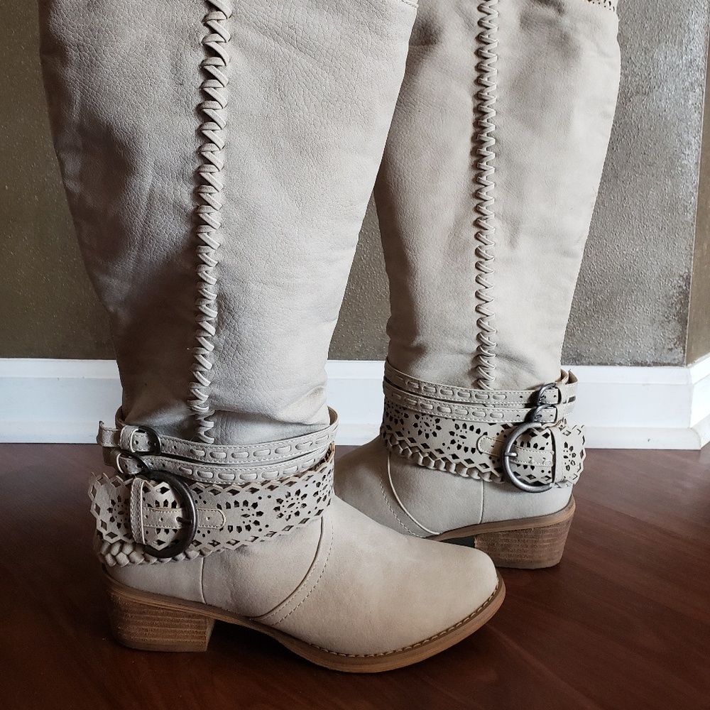 Not Rated Western Style Boot - Picture 2 of 6